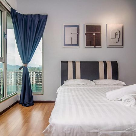 Flora Residence One South By Idealhub Seri Kembangan Exteriör bild