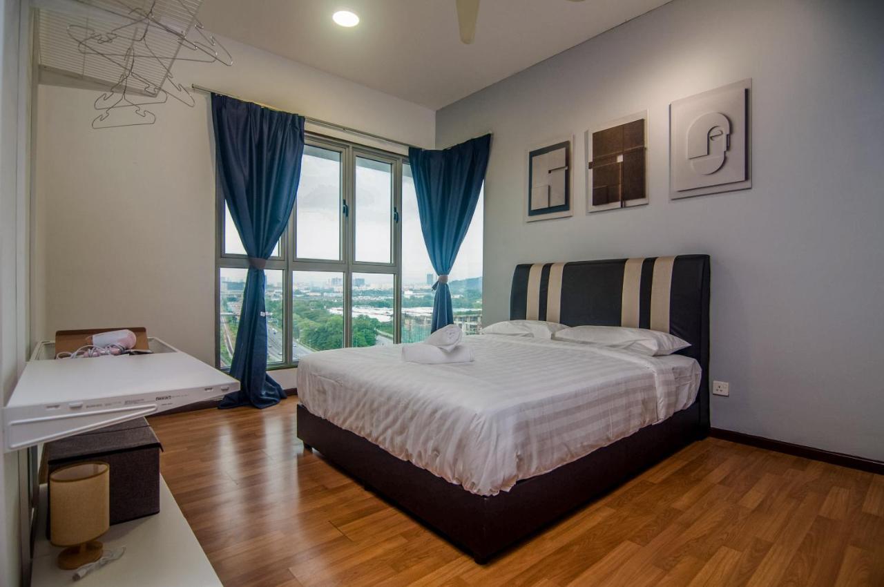 Flora Residence One South By Idealhub Seri Kembangan Exteriör bild