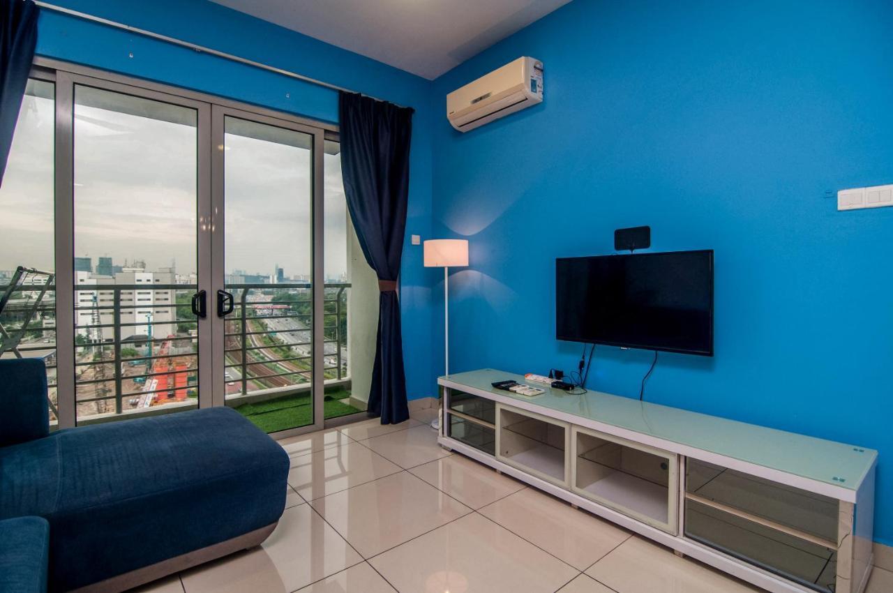 Flora Residence One South By Idealhub Seri Kembangan Exteriör bild