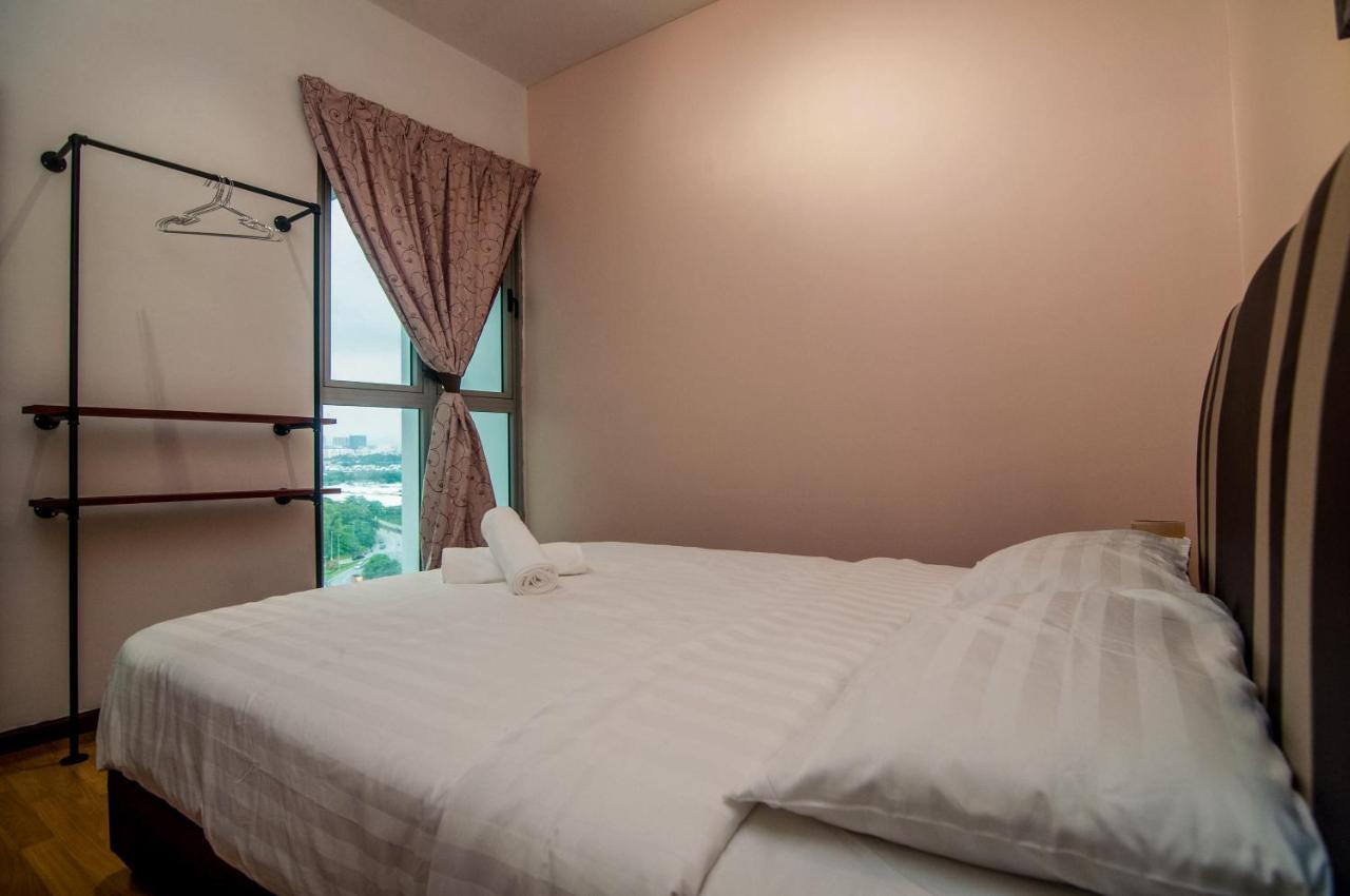 Flora Residence One South By Idealhub Seri Kembangan Exteriör bild